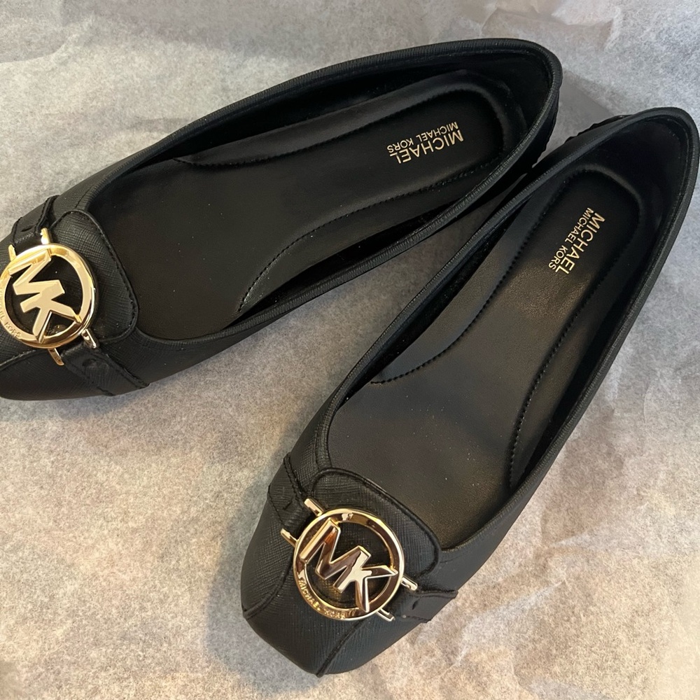 NWOT Michael Kors Black Moccasin with Gold Accent 7.5M - Picture 2 of 13